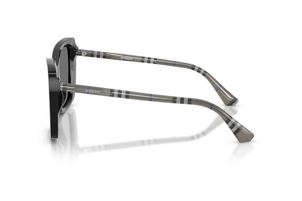 Burberry modello 4456 di colore 416581