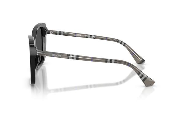 Burberry modello 4456 di colore 416587