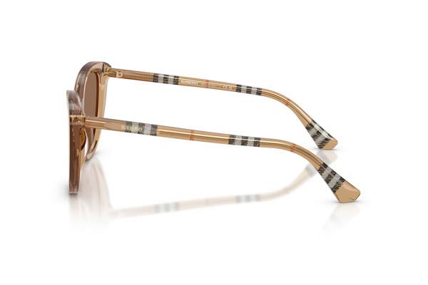 Burberry modello 4457 di colore 416473