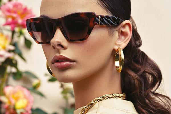 GUESS modello GU00111 di colore 52F