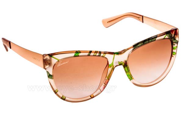  Rhian Sugden con occhiali da sole Gucci GG 3739S