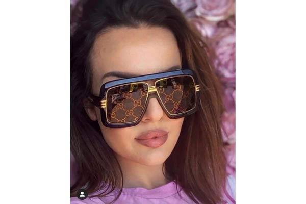 Gucci modello GG0900S di colore 001