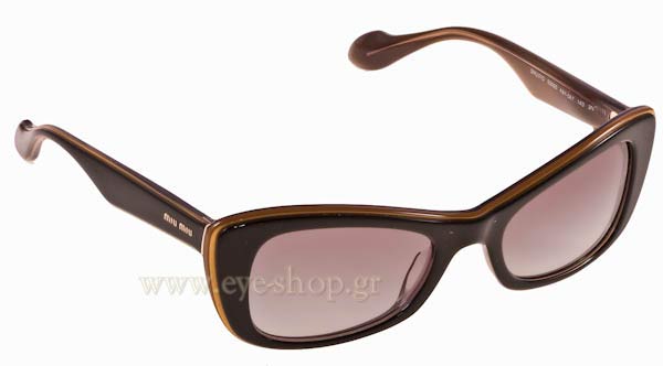  Zeta Makrypoulia con occhiali da sole Miu Miu 01OS