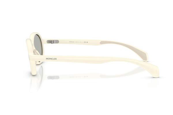 Moncler modello 8006 CAPRICE di colore 50028V