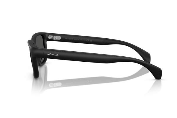 Moncler modello 8002 SLICKA di colore 500687