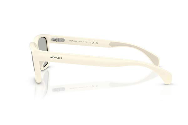 Moncler modello 8002 SLICKA di colore 50028V