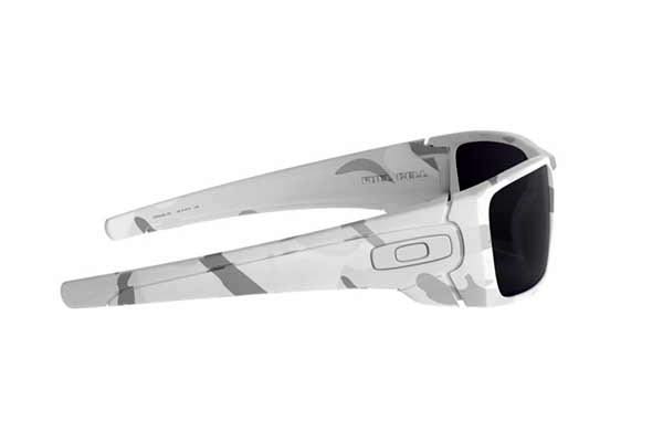 OAKLEY modello FUEL CELL 9096 di colore G6