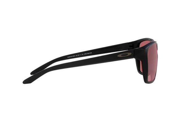 OAKLEY modello SYLAS 9448 di colore 33