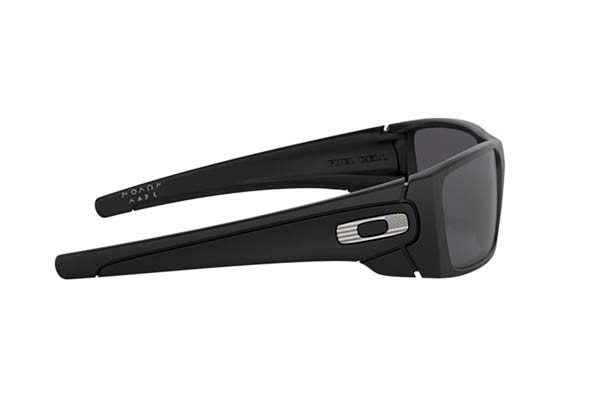 OAKLEY modello FUEL CELL 9096 di colore 82