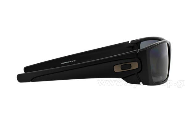 Oakley modello Fuel Cell 9096 di colore 05 polarized