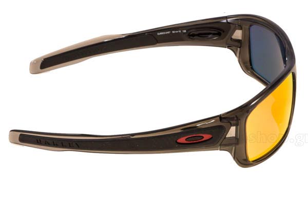 Oakley Junior modello Turbine XS 9003 di colore 04 grey smoke ruby Iridium