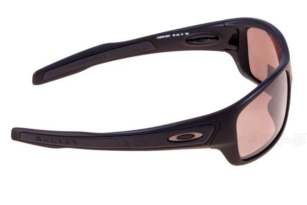 Oakley Junior modello Turbine XS 9003 di colore 06 Mt Black Prizm Daily Polarized