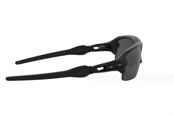 Oakley Junior modello FLAK XS 9005 di colore 08 Prizm Black Polarized