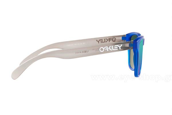 Oakley Junior modello Frogskins XS 9006 di colore 12