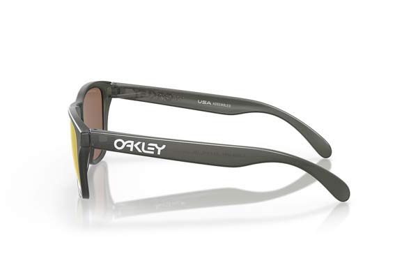 Oakley Youth modello 9006 FROGSKINS XS di colore 37