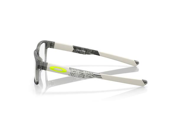 Oakley Youth modello 8007 FIELD DAY di colore 800711