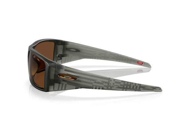 Oakley modello 9231 HELIOSTAT di colore 16