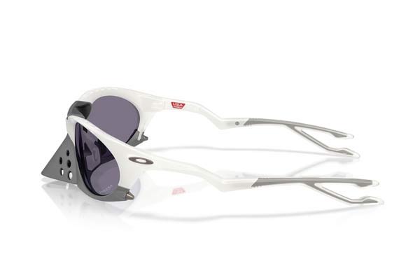 Oakley modello 9437 PLANTARIS di colore 06