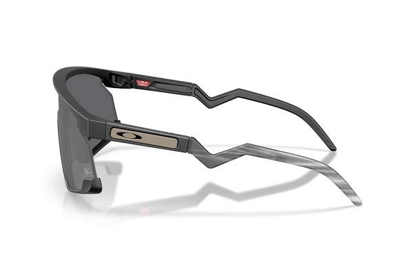 Oakley modello 9280 BXTR di colore 19