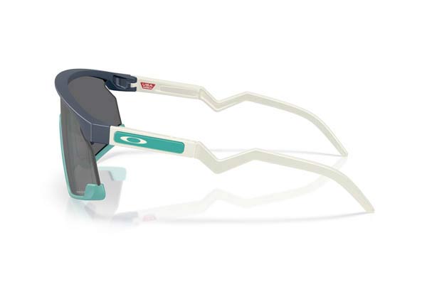 Oakley modello 9280 BXTR di colore 18