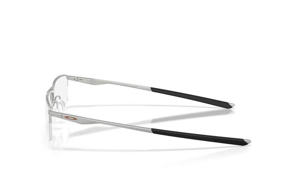 Oakley modello 3218 SOCKET 5.5 di colore 321817