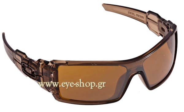  Lewis-Hamilton wearing sunglasses Oakley OIL RIG