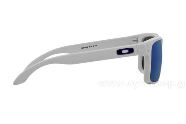 Oakley modello Holbrook 9102 di colore 05