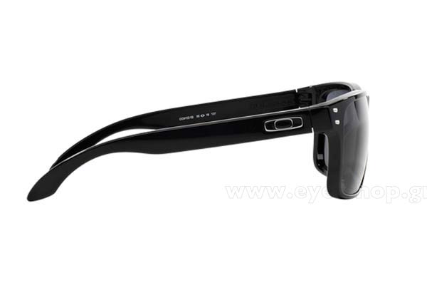 Oakley modello Holbrook 9102 di colore 02 Polarized
