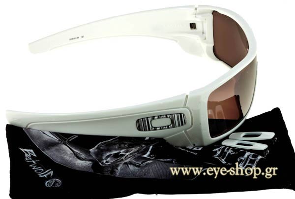 Oakley modello BATWOLF 9101 di colore 06 OO Black Iridium Polarized
