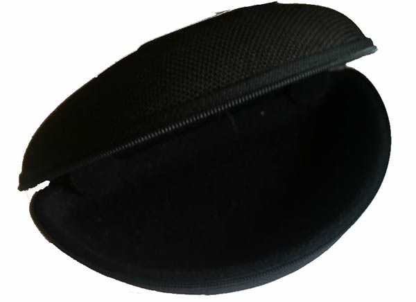 Oakley modello Oakley Vaults di colore 07-005 MEDIUM SOFT VAULT®