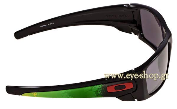 Oakley modello Fuel Cell 9096 di colore 41