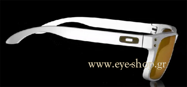 Oakley modello Holbrook 9102 di colore 18 Shaun White