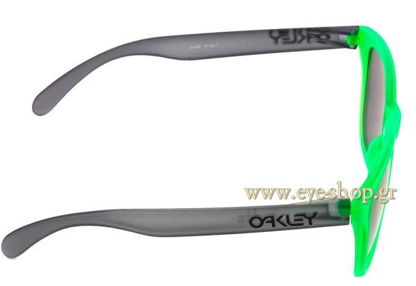 Oakley modello Frogskins 9013 di colore 24-286 Blacklight