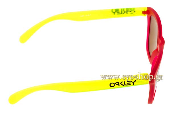 Oakley modello Frogskins 9013 di colore 24-287 Blacklight pink-yellow-24k