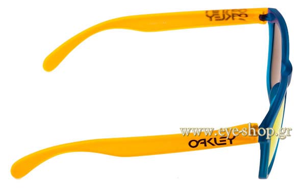 Oakley modello Frogskins 9013 di colore 24-285 Blacklight