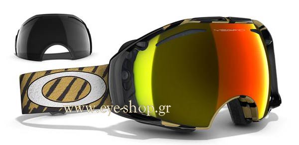 Oakley modello AirBrake 7037 Snow di colore 57-424 Shaun White Highlight Gold/Fire Iridium - Dark Grey