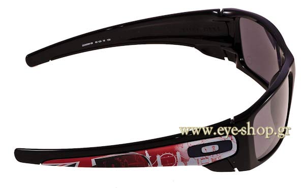 Oakley modello Fuel Cell 9096 di colore 9096 58 LONDON