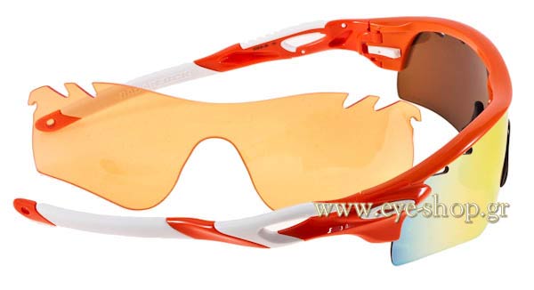 Oakley modello Radarlock di colore 9181 24 fire Iridium Polarized  - Black Iridium