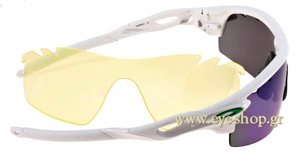Oakley modello Radarlock di colore 9182 03 Polished White Jade Iridium - Yellow