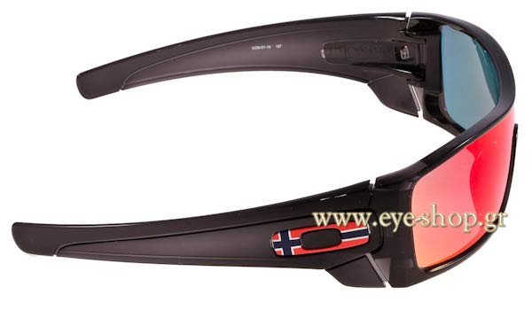 Oakley modello BATWOLF 9101 di colore 18