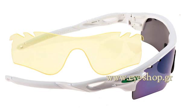 Oakley modello Radarlock di colore 9181 22 White Jade Iridium