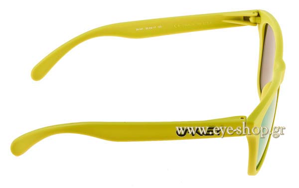 Oakley modello Frogskins 9013 di colore 24-341 Aspen Green Emerald Iridium