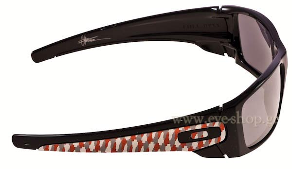 Oakley modello Fuel Cell 9096 di colore 66 Chip Foose Signature series