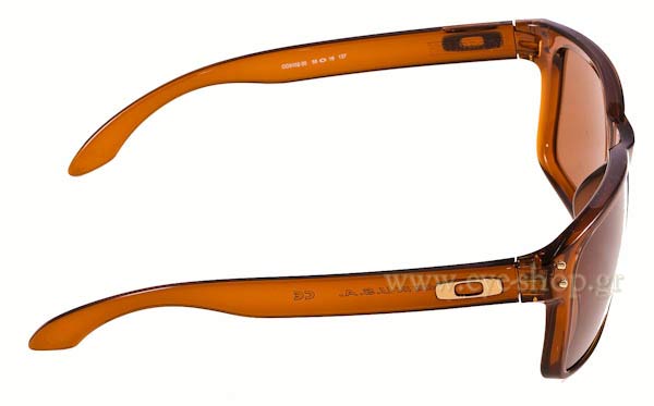 Oakley modello Holbrook 9102 di colore 30 Dark Amber