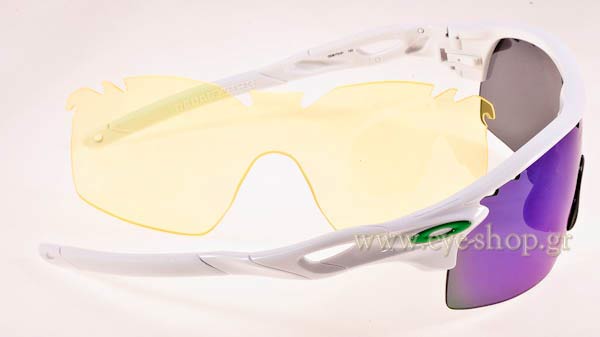 Oakley modello Radarlock di colore XL 9170 01 Polished White Jade Iridium