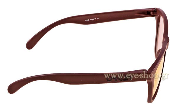 Oakley modello Frogskins 9013 di colore 24-342 Basin Red - Pink Iridium