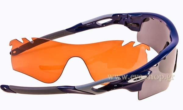 Oakley modello Radarlock di colore Path Vented 9181 17 Pol Navy - Black Iridium - VR28