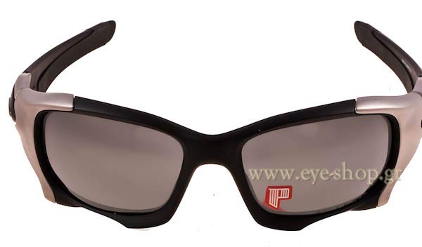 Oakley modello PIT BOSS II 9137 di colore 9137 01 silver mirror polarized High Definition