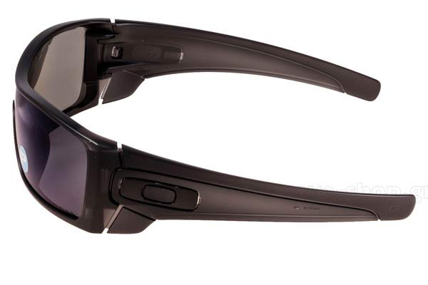 Oakley modello Batwolf 9101 di colore 36 Ice Irium Polarized