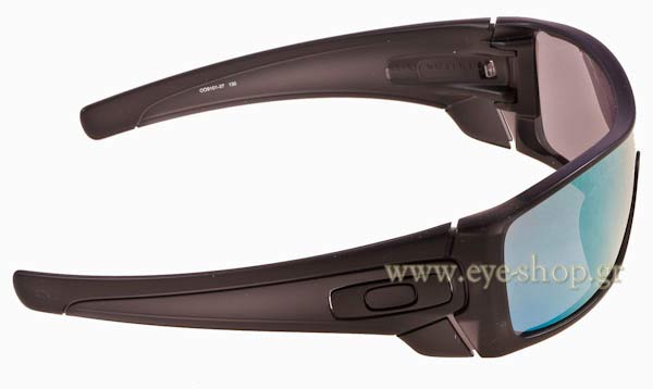 Oakley modello BATWOLF 9101 di colore 37 Emerald Iridium